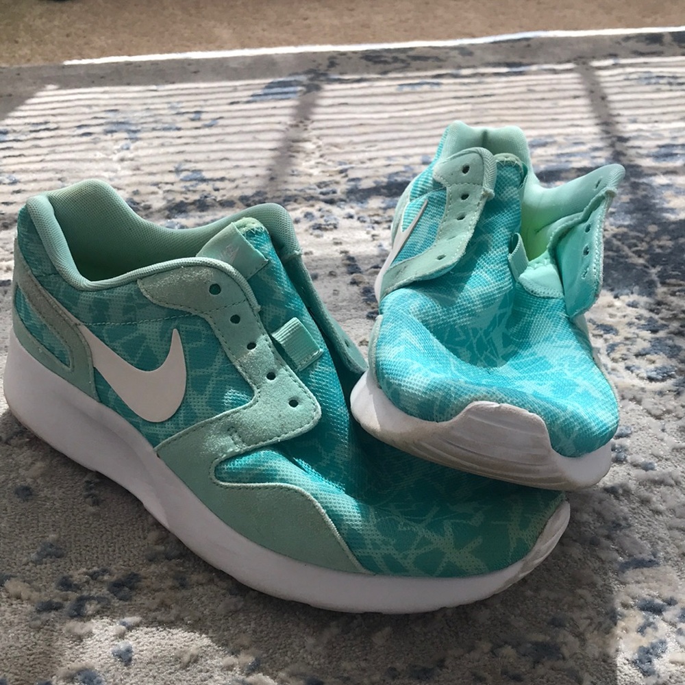 Nike women’s athletic shoe